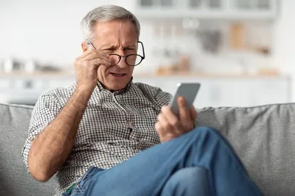 Для пенсионеров, имеющих смартфон с доступом в интернет, пользоваться Gosuslugi. действительно несложно. Другими словами, это не для всех.