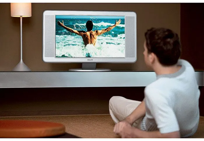 Телевизор с плазменным экраном имеет отличное качество изображения.