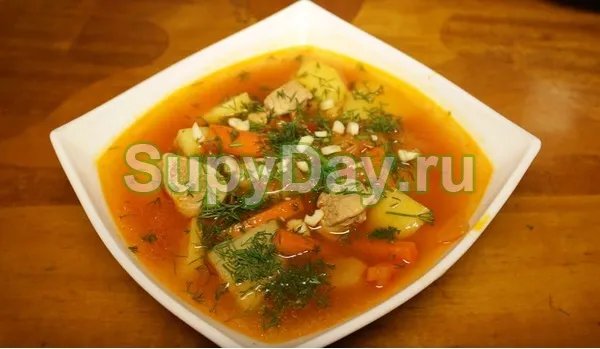 Картофельный суп, приготовленный в мультиварке