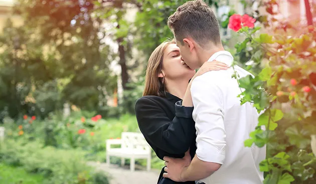 Как правильно целовать мужчину или женщину