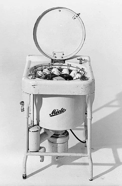 Первая автоматическая посудомоечная машина, работающая от электродвигателя