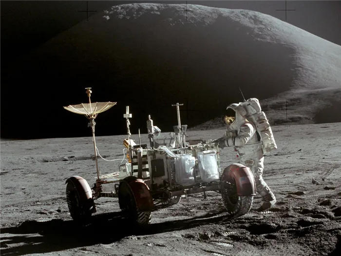 1280px-Apollo_15_Lunar_Rover_and_Irwin