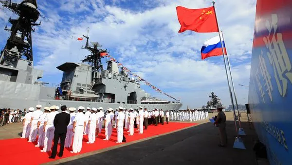 Российские корабли прибывают в порт Чжаньцзян для участия в учениях 
