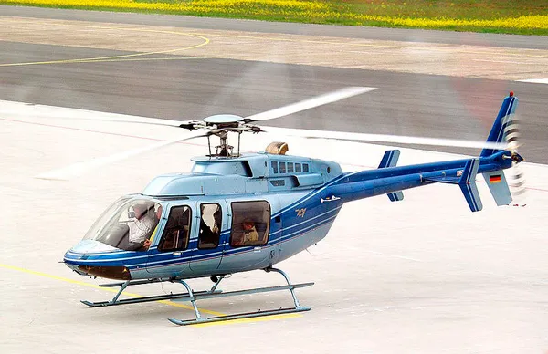 Теоретический потолок вертолета Bell 407 составляет 3720 м, но в обычных условиях пилоты не набирают такую высоту вертикально