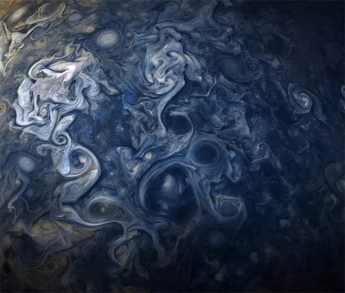 Самые красивые снимки Юпитера — вспоминаем миссию «Юнона»