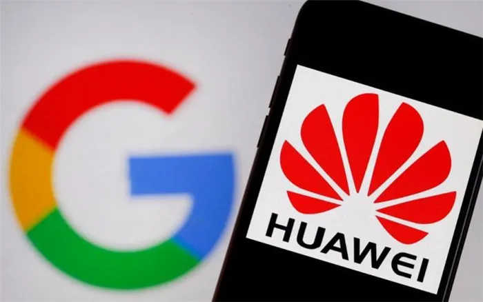 Смартфон Huawei на фоне логотипа Google 
