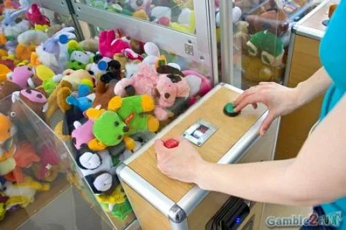 Как выиграть В автомате с игрушками если она падает. Gamble 2 Fun - игровые автоматы 6 советов, которые помогут выиграть мягкую игрушку в автомате