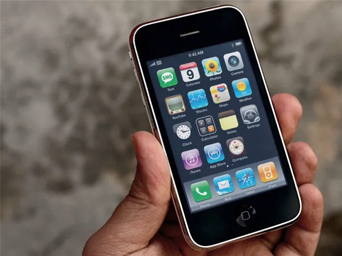 История iPhone: чем больше всего запомнились и как они менялись из года в год