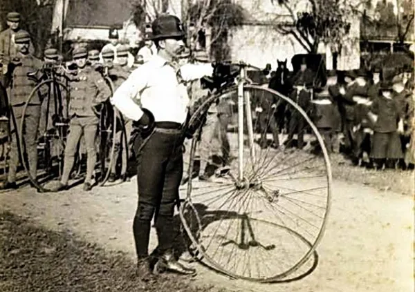 Томас Стивенс и его велосипед. Источник фото: diletant.ru 