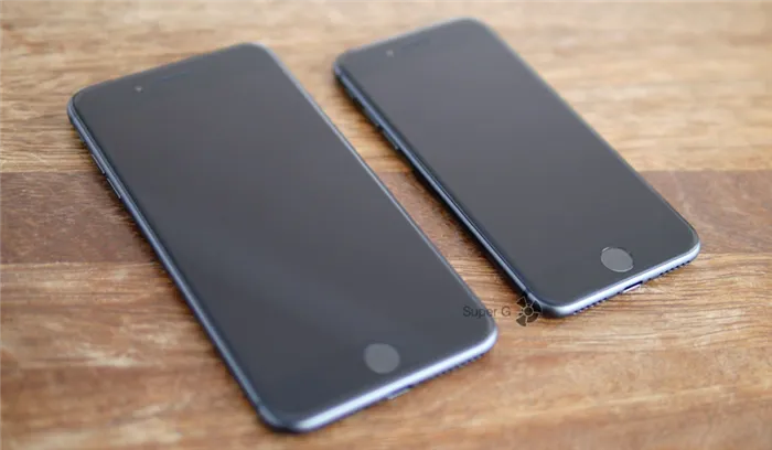 Дисплей iPhone 8 Plus (слева) и iPhone 8 (справа)