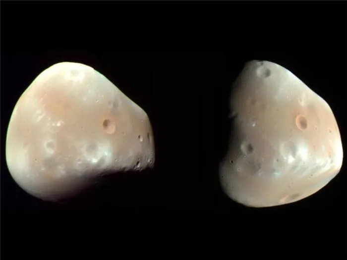 Образ Деймоса запечатлели 21 февраля 2009 года на камеру HiRISE на MRO. В диаметре луна охватывает 7.5 миль. Наделена гладким поверхностным слоем из-за покрытия фрагментарной породы (реголит). По своему темно-красному окрасу напоминает еще один марсианский спутник – Фобос. В этом снимке объединены экспозиции в ближних ИК, красной и сине-зеленой длинах волн. В улучшенном цвете заметны тонкие цветовые вариации: красные – гладкие участки, а бледные – кратеры и хребты. Перемены в цвете основываются на влиянии на поверхностный материал. 